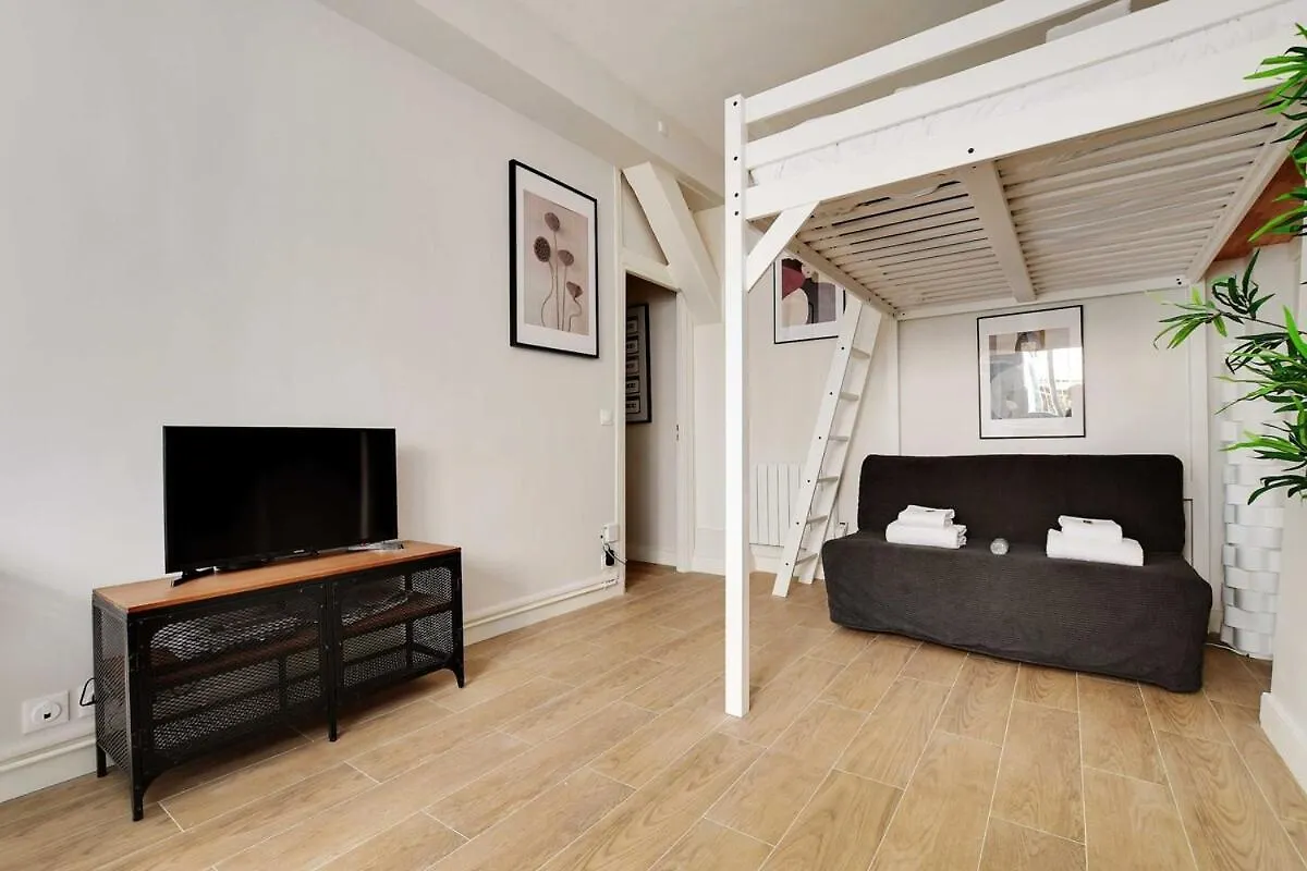 Cozy Apartment With Garden Near Republique Parijs
