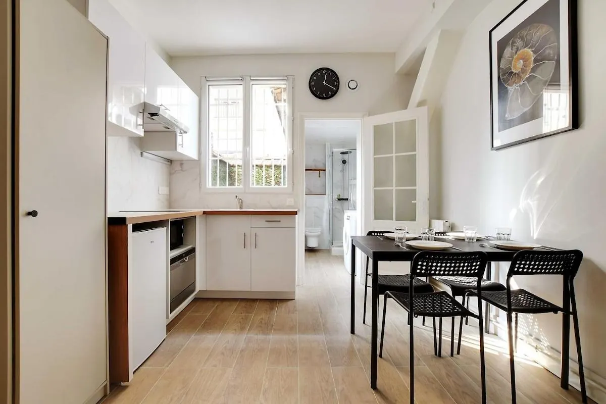 Cozy Apartment With Garden Near Republique Parijs 0*,  Frankrijk