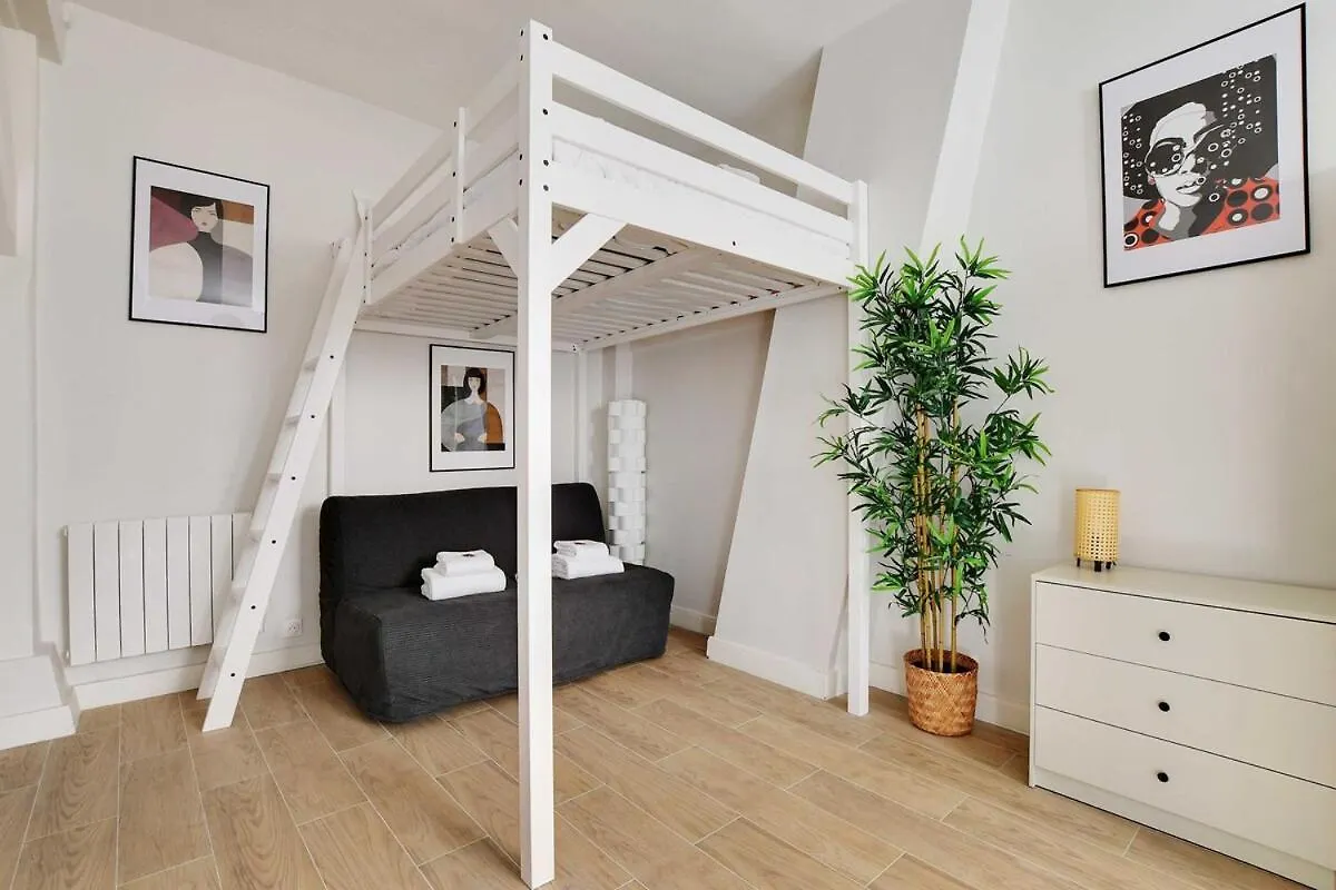 Cozy Apartment With Garden Near Republique Parijs