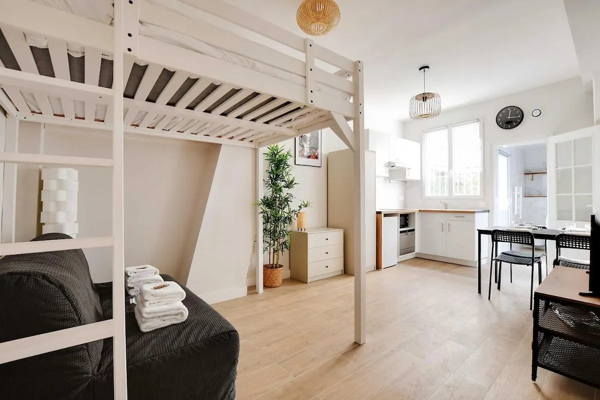 Cozy Apartment With Garden Near Republique Parijs
